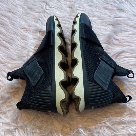 SOLD! SOREL Kinetic Sneak Black Slip on Sneakers sz 6.5 - Picture 4 of 8